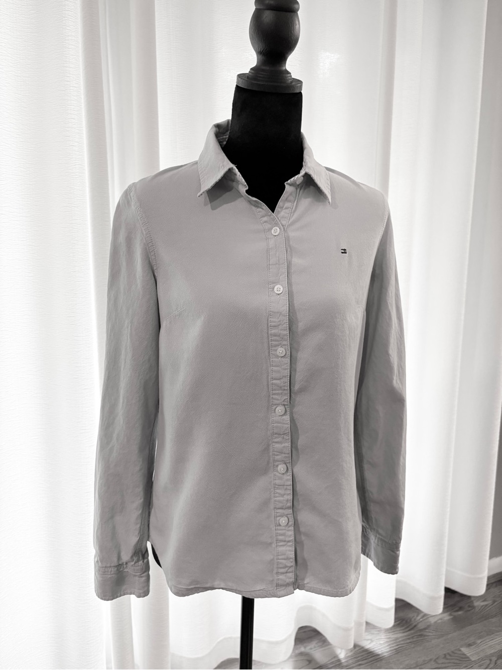 Tommy Hilfiger Women's Button-Down Shirt in Light Blue